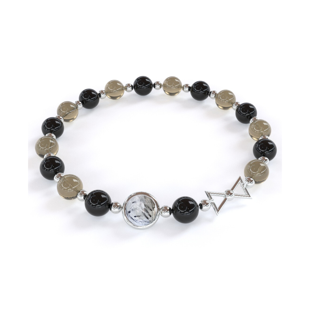 Bracelet anti-tabac composé de pierre naturelle de tourmaline et quartz fumé alternant avec de petites billes en argent, avec une seule pierre de quartz rutile en son centre, ainsi qu'un noeud au bord pointu en argent.