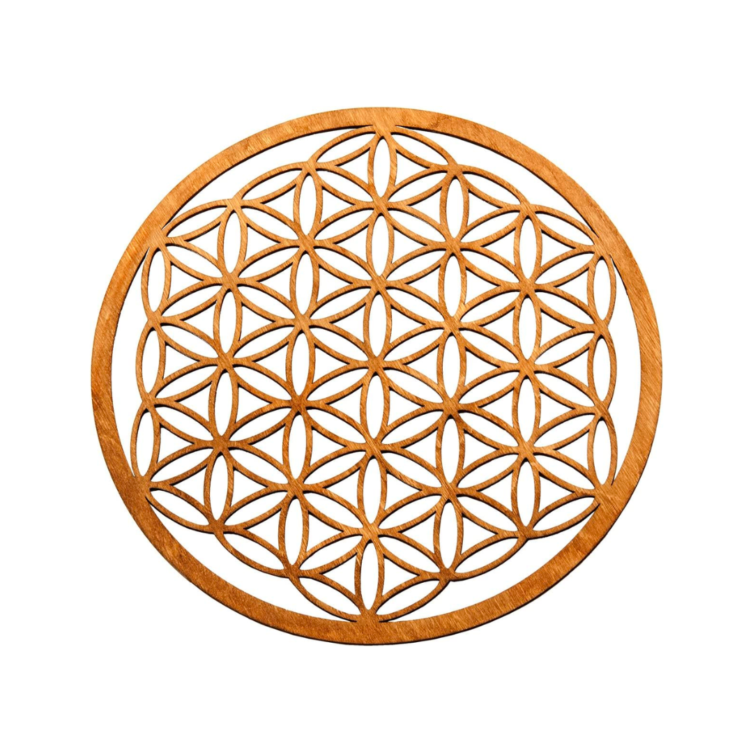 Une plaque de rechargement appelé Fleur de vie sculptée en chêne 10cm
