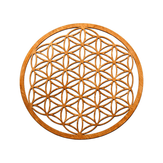 Une plaque de rechargement appelé Fleur de vie sculptée en chêne 10cm