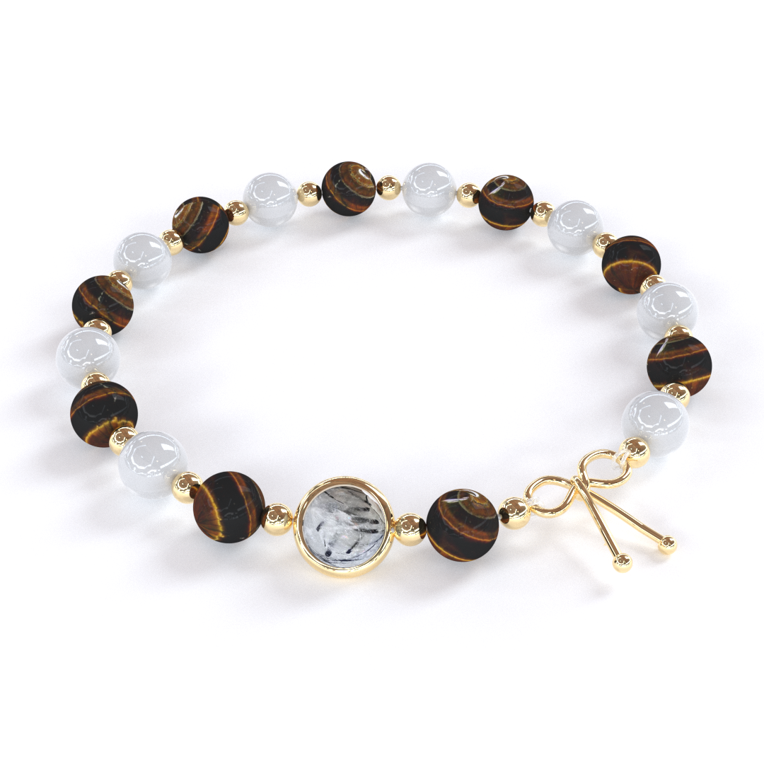 Bracelet  Protection  composé de pierre naturelle de Œil de Tigre et Pierre de Lune  alternant avec de petites billes en or, avec une seule pierre de quartz rutile en son centre, ainsi qu'un noeud en or